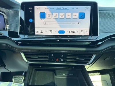 2024 Volkswagen Atlas Cross Sport 2.0T SEL R-Line