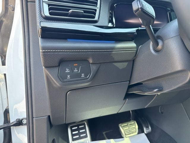 2024 Volkswagen Atlas Cross Sport 2.0T SEL R-Line