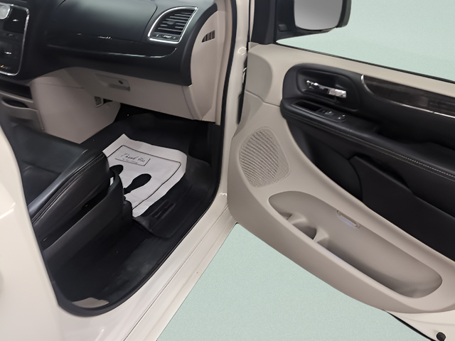 2012 Chrysler Town & Country Touring