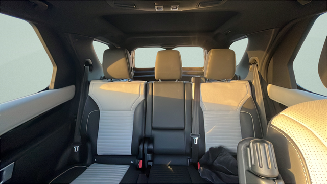 2023 Land Rover Discovery Metropolitan Edition