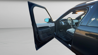 2023 Land Rover Discovery Metropolitan Edition